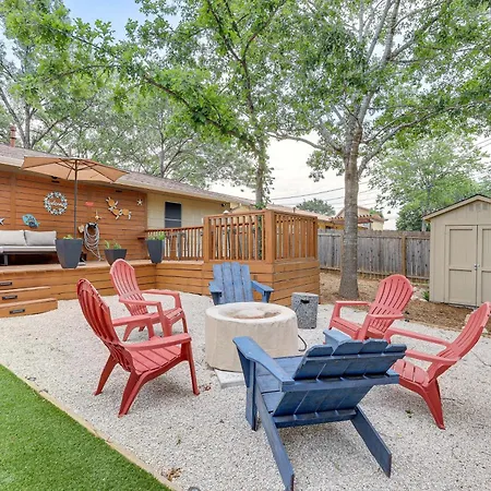 Modern San Antonio Home With Patio, Grill, Fire Pit!